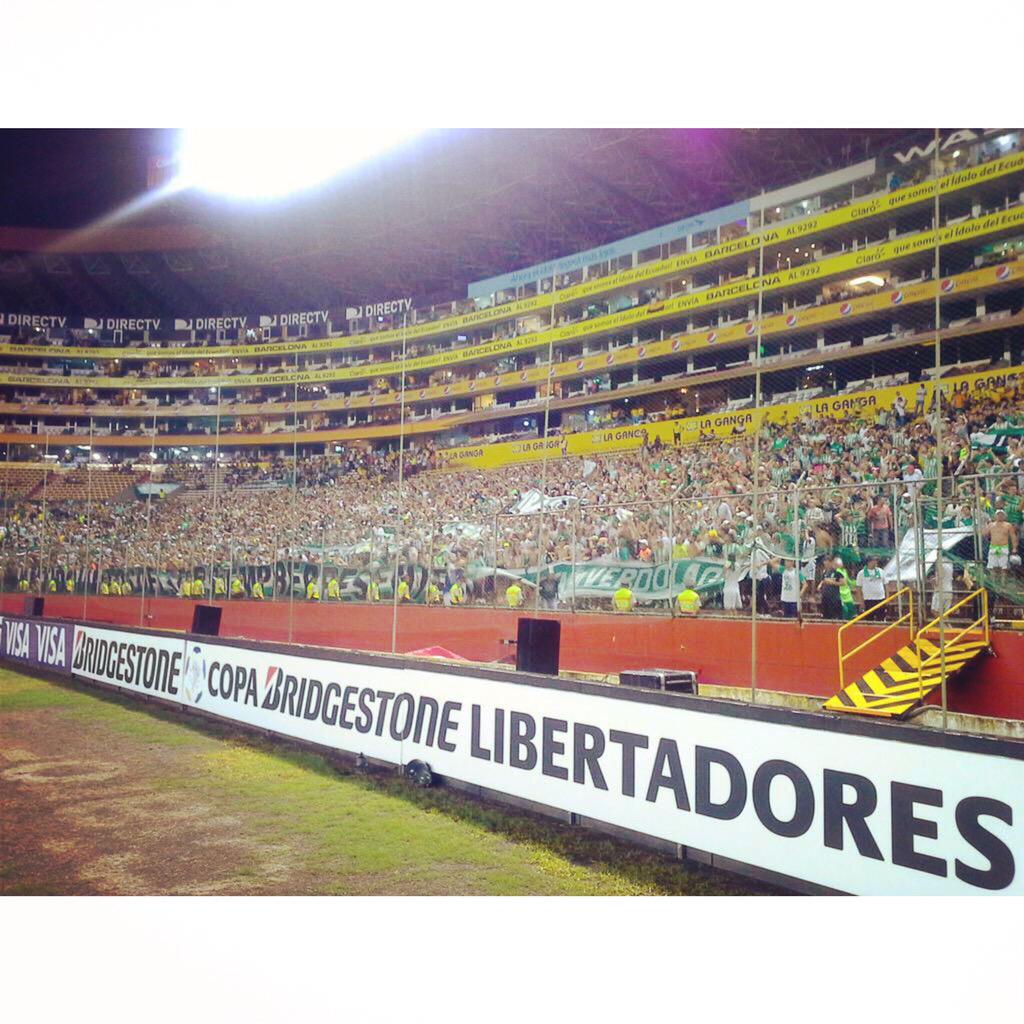LDSoficial's tweet photo. No es para un reality, es alentando a Nacional en la vida real! http://t.co/QdebY1dHCc