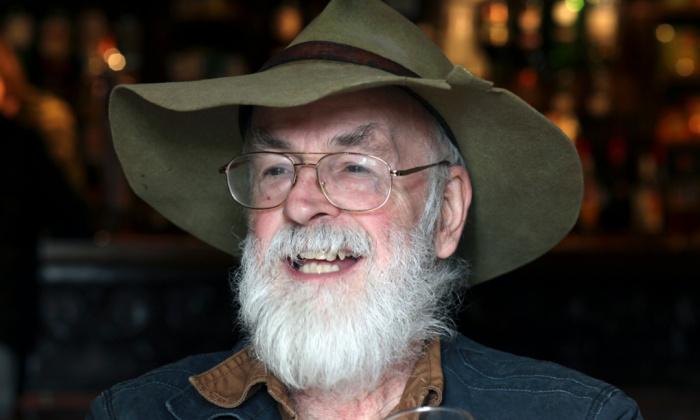 guardian's tweet image. Terry Pratchett in quotes: 15 of the best trib.al/ejzRwOv