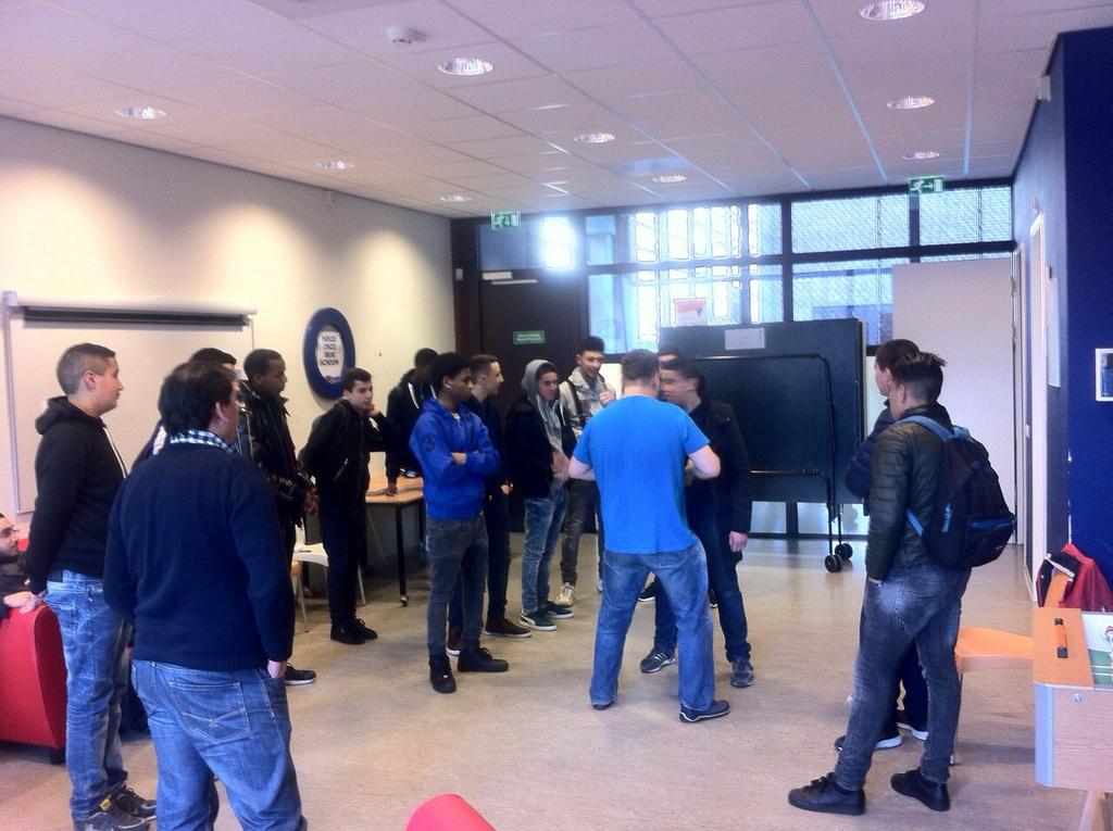 JW_Palenstein's tweet photo. Andras van ANDI-DO  voorlichting aan onze jongeren geven over positief denken en zelfvertrouwen, positieve reacties http://t.co/j81Gmd0L9I