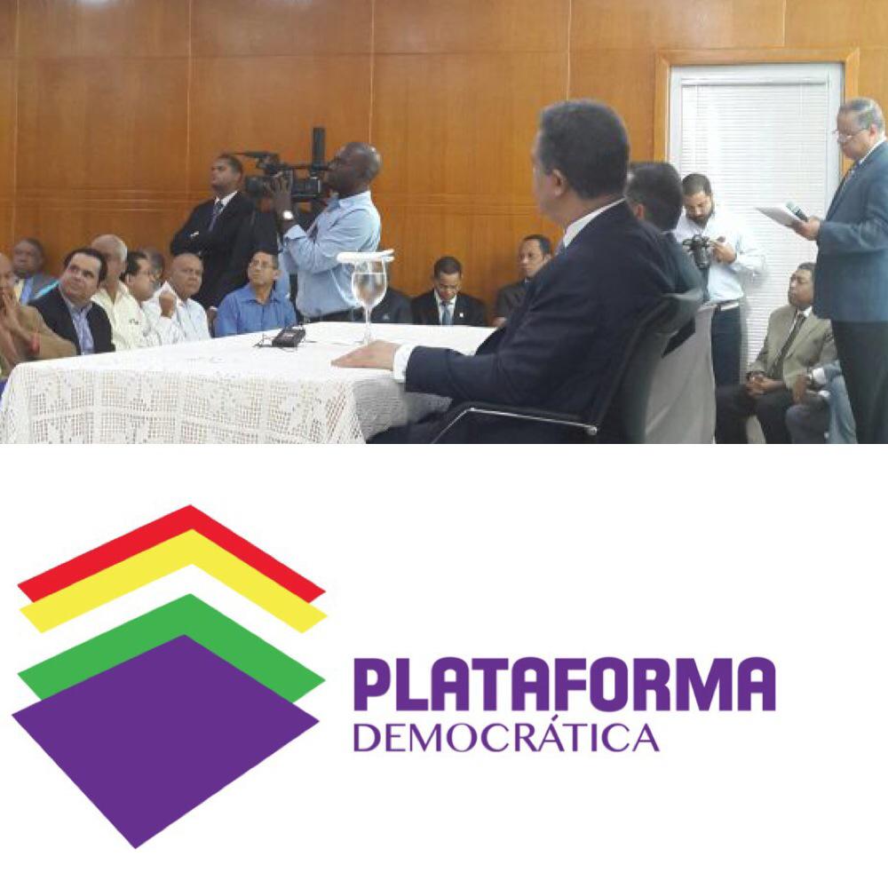 plataforma2016's tweet photo. En este momento Presidente @LeonelFernandez reunido con mas de 300 miembros del CC #timonel #leonel2016 http://t.co/0tDXpgDu5B