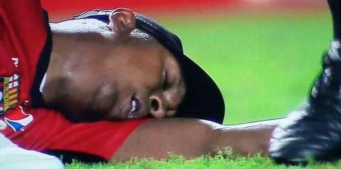 RTS_Copa's tweet photo. El portero de BSC Máximo Banguera "se hizo el muerto" para que no lo expulsaran del choque ante Atlético Nacional. http://t.co/Livp2n38Hi