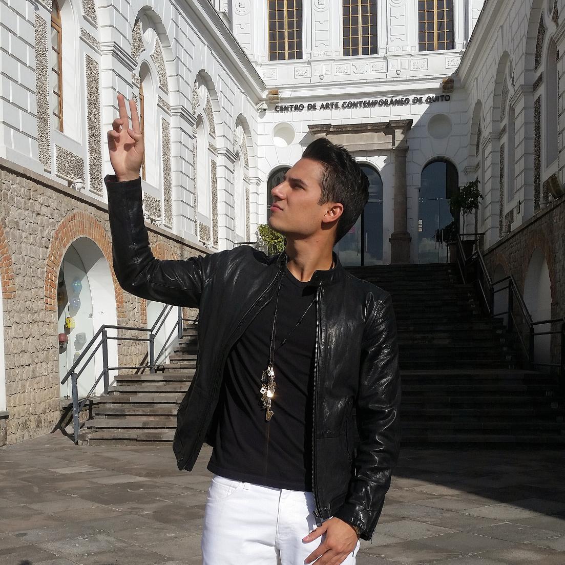 PipeBueno's tweet photo. No cambié... solo aprendí.
Por este año estamos mas fuertes que Nunca. #TeHubierasIdoAntes http://t.co/JtTweW8K8j