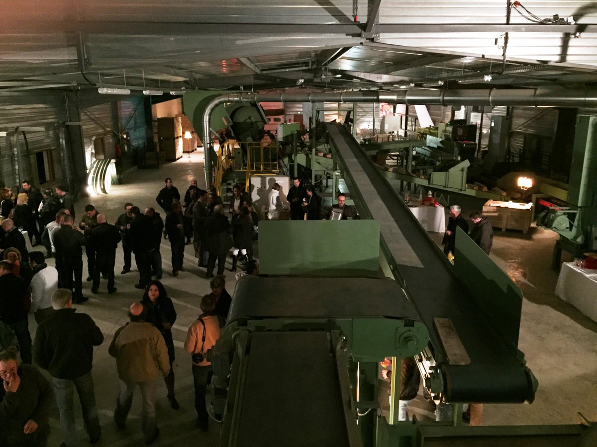 toneleriaboutes's tweet photo. 135 Años de la #Tonelería #Boutes en la nueva planta de #duelas brutas en Buxières-Les-Mines !Eso hay que celebrarlo! http://t.co/RXC3Lpkqqe