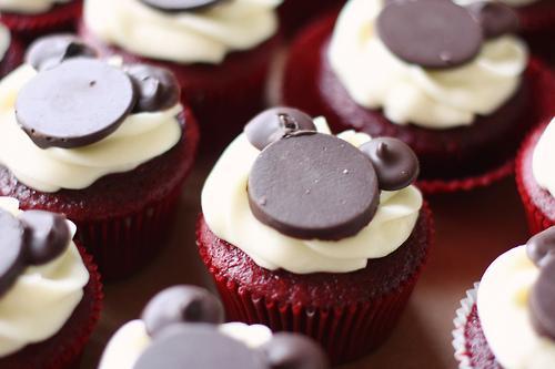 FoodPornAww's tweet photo. Red Velvet Mickey Mouse Cupcakes http://t.co/Nq8PRXo2zm