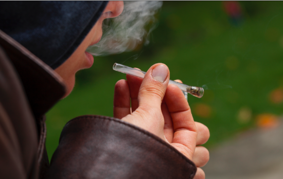 CBSNews's tweet photo. Teens who smoke marijuana daily may have long-term memory problems, study suggests http://t.co/XEYzsfQAq5 http://t.co/ABrcbJtTWS