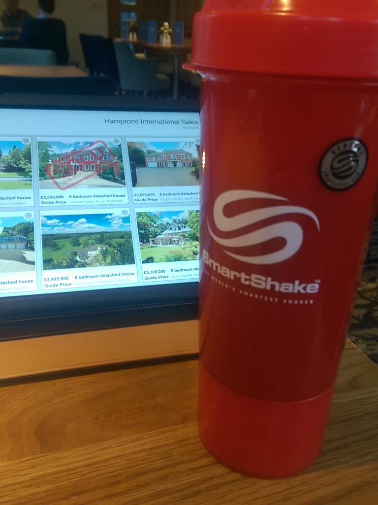 JamesWebster200's tweet photo. Afternoon shake @SNWarehouse @SmartShakeUK with @ReflexNutrition #instantwheypro http://t.co/XwFRaiGsfi