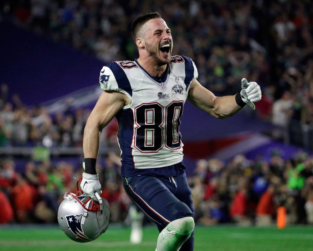 Sunday Night Football On Twitter Danny Amendola Restructures Deal To Stay With Patriots Http T Co Xkxckf0a4x Http T Co Pnj5chci7w