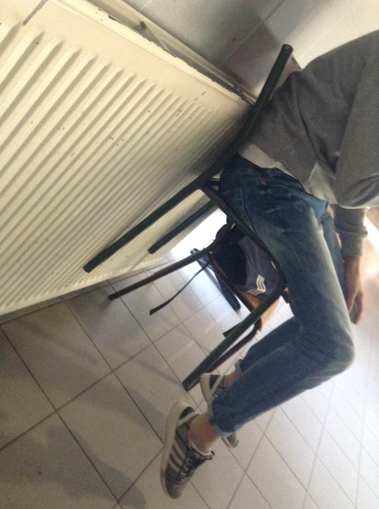 NaaisB's tweet photo. Les gens de mon lycée ✋ http://t.co/EJbyoOqV9w