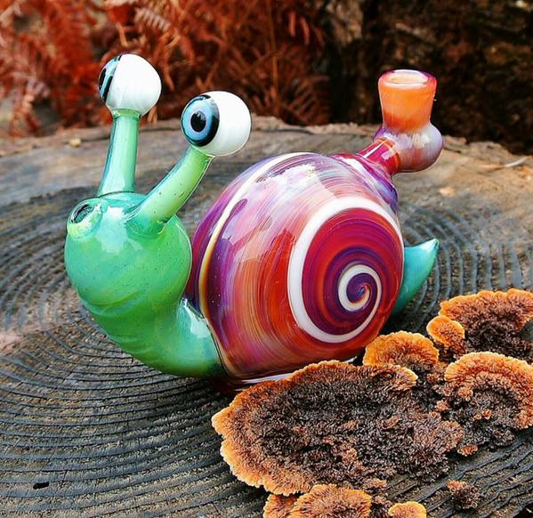 GIassPipes's tweet photo. Snail 🐌 http://t.co/wVF8MZKFv0
