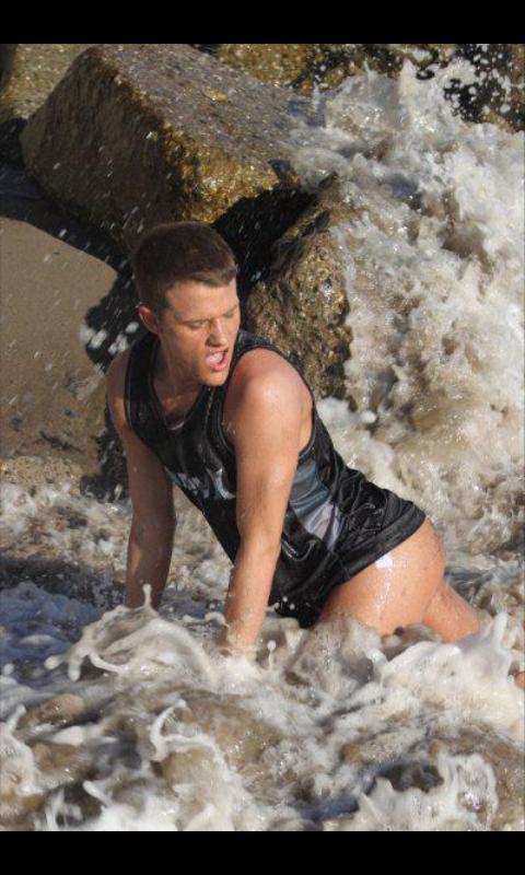 brandon_wildexx's tweet photo. Too cold or so hot 😷😷😷 @BrandonWildeXXX http://t.co/gCOwoXPhHM