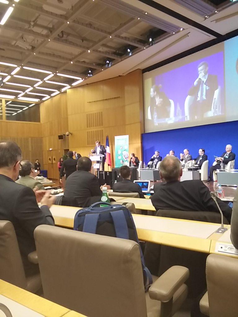 adrien_jeanneau's tweet image. BPI France remet un prix à Zesam Labs #CSC15