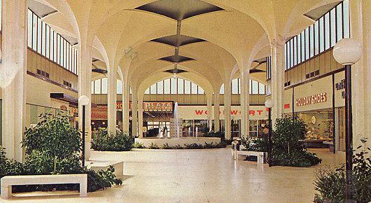 VisitSJersey's tweet image. Mall Morph. See for yourself at @MoorestownMall with @DistritoNJ and @OsteriaJersey. Best #shopanddine there is #TBT