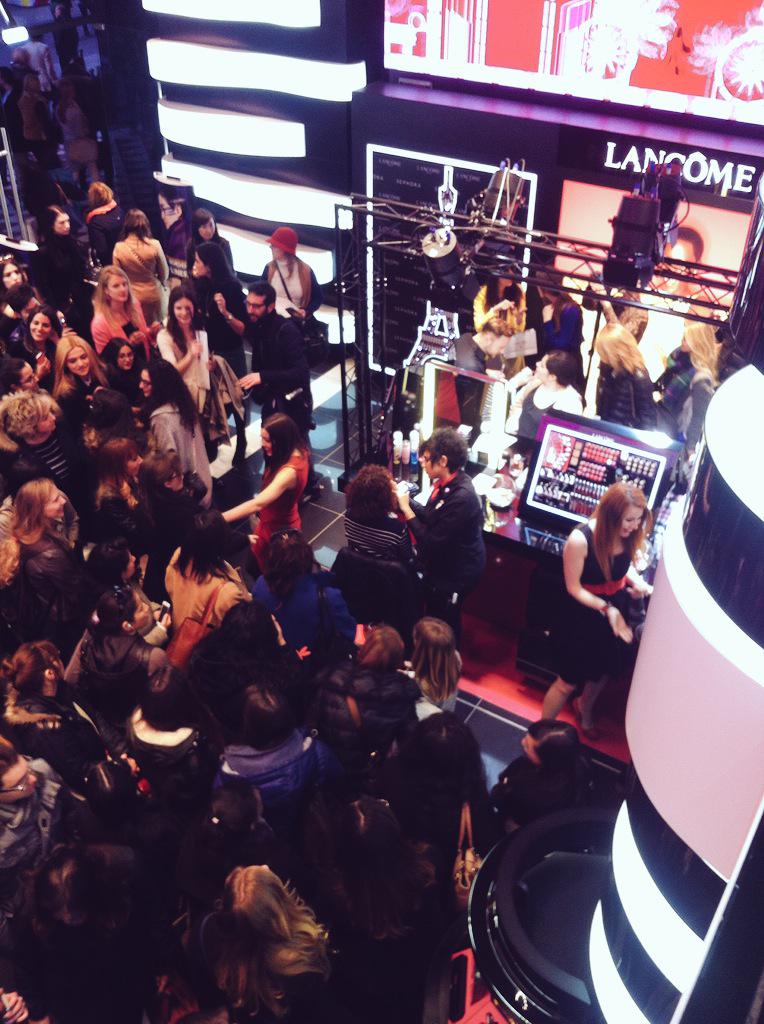 Live dall'evento #ShineLover a Milano <a href="/SephoraItalia/">Sephora Italia</a>! #Nataperbrillare  <a href="/AnissaMakeup/">Anissa Tosh</a> <a href="/vanessaziletti/">vanessa♡♥</a> <a href="/Jadorelemakeup/">Gabriela Grechi</a>