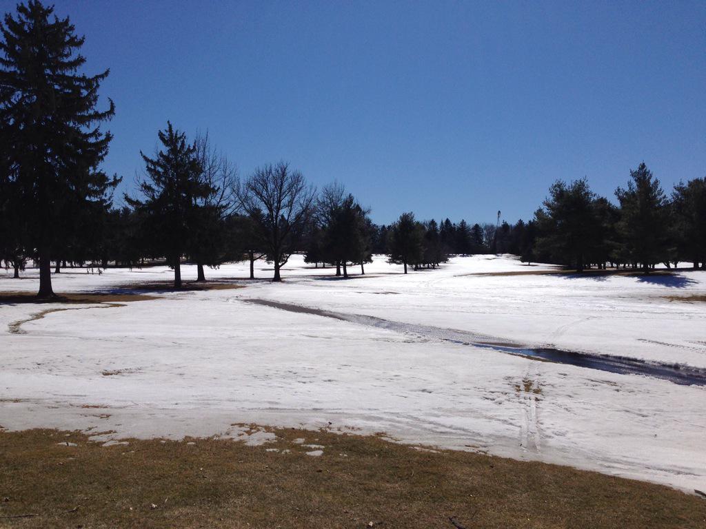 OverlookGC's tweet image. Snow is moving really slow, hoping to open next week.  Driving range is open during daylight hours.