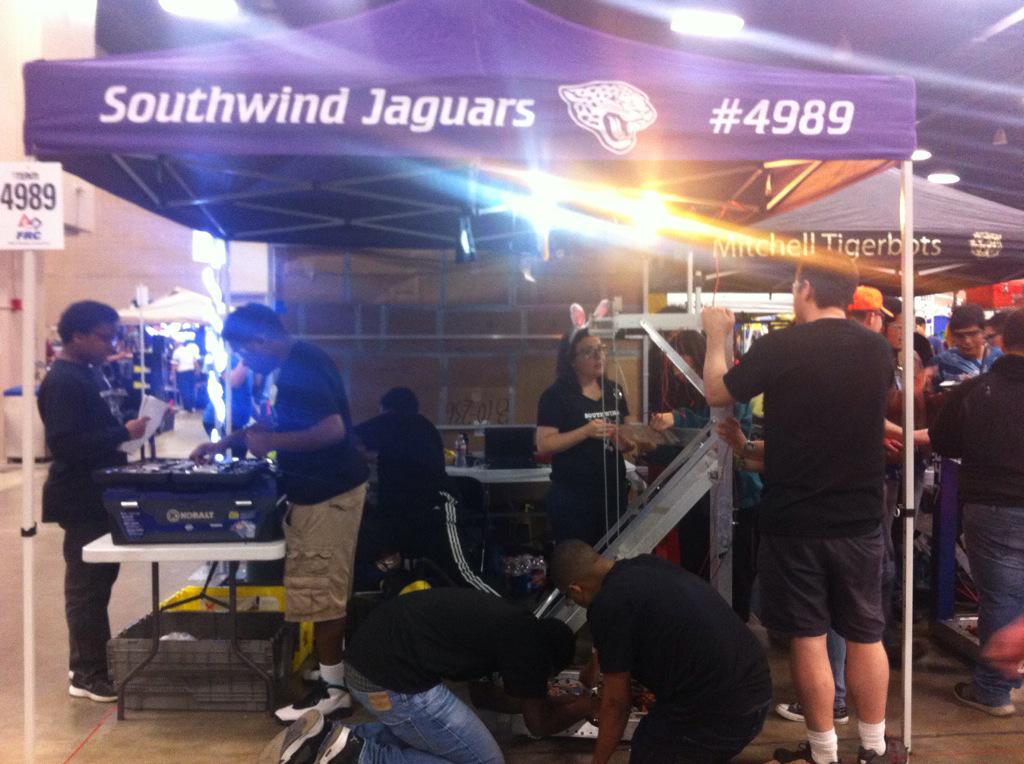 SouthwindR's tweet photo. Pit of the Jags #4989 http://t.co/Ptb1glAAUC