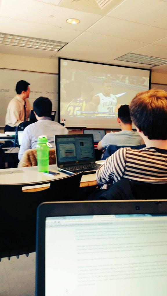 KaislaKollanus's tweet photo. @ryanhoodie does it have to be a laptop screen or is the big screen acceptable? http://t.co/n5jcf5szCr