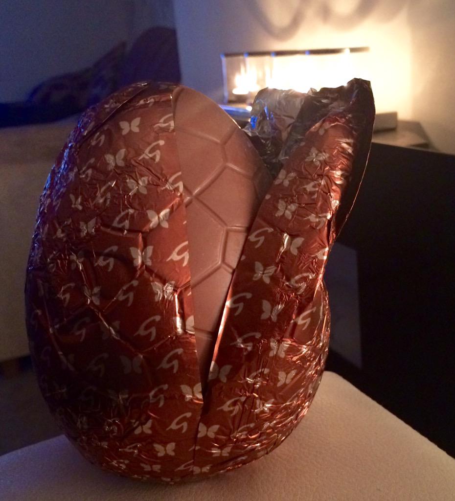 nelliecarty's tweet image. This seductive galaxy egg has jumped out of its box and is begging me to have it #whatcanIsay #notno