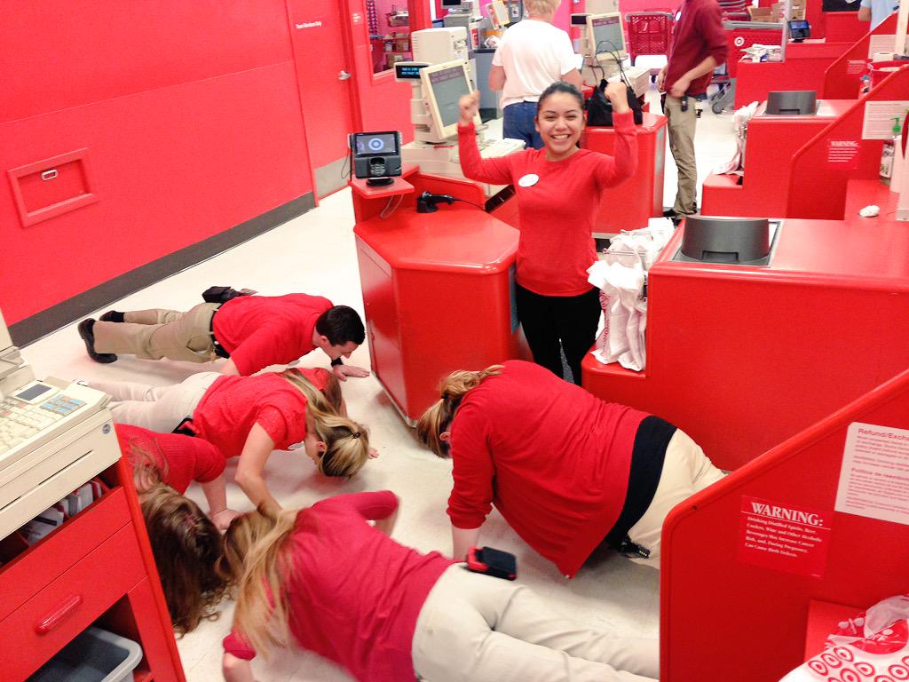 NatalieNicora's tweet photo. T289 pushing for guest loyalty #friendlyin2 #cannonball #REDcards @megmichellehans @Shanstruiks @abelsohn http://t.co/ENeXxJ5rlw
