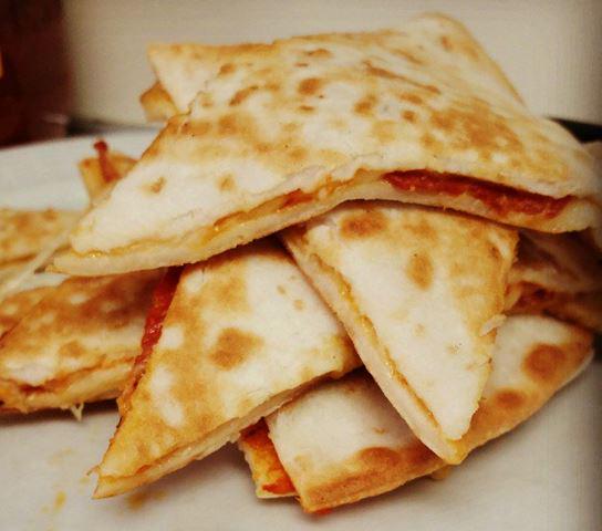 udisglutenfree's tweet photo. #Pizzadillas! @LifeAfterWheat is a genius! #glutenfree #kiddos https://t.co/vLOtnvyFgF http://t.co/fb6KlYfMEN
