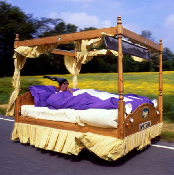 HhsSleepWeek's tweet image. The fastest bed traveled at 69mph! #dontdreamanddrive #sleepweek2k15