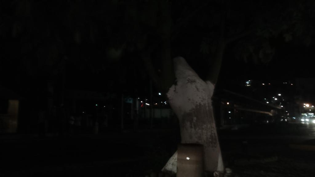Greiz's tweet photo. #MalaImagenTianguisTAcapulco oscuro terminal acabus zocalo (frente a edificio oviedo) @PedroHacesSordo http://t.co/wYf2vQwGHo