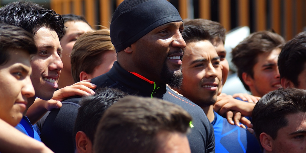 UnderArmour's tweet photo. Yesterday, Ray Lewis launched @UAFootball's NFL Combine Authentic Collection in Mexico!

http://t.co/CIZa6Gly5E http://t.co/qMXdWysTpy