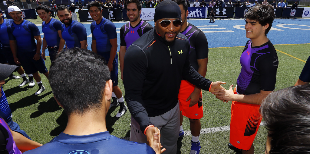 UnderArmour's tweet photo. Yesterday, Ray Lewis launched @UAFootball's NFL Combine Authentic Collection in Mexico!

http://t.co/CIZa6Gly5E http://t.co/qMXdWysTpy