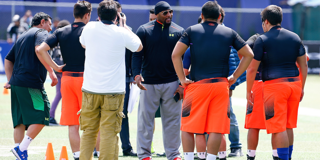 UnderArmour's tweet photo. Yesterday, Ray Lewis launched @UAFootball's NFL Combine Authentic Collection in Mexico!

http://t.co/CIZa6Gly5E http://t.co/qMXdWysTpy
