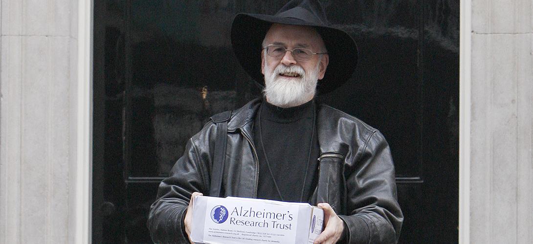 Slatefr's tweet photo. Pour Terry Pratchett, la Mort aussi avait le sens de l'humour http://t.co/jh4gSBjMH4 http://t.co/6kNjX06Gbl