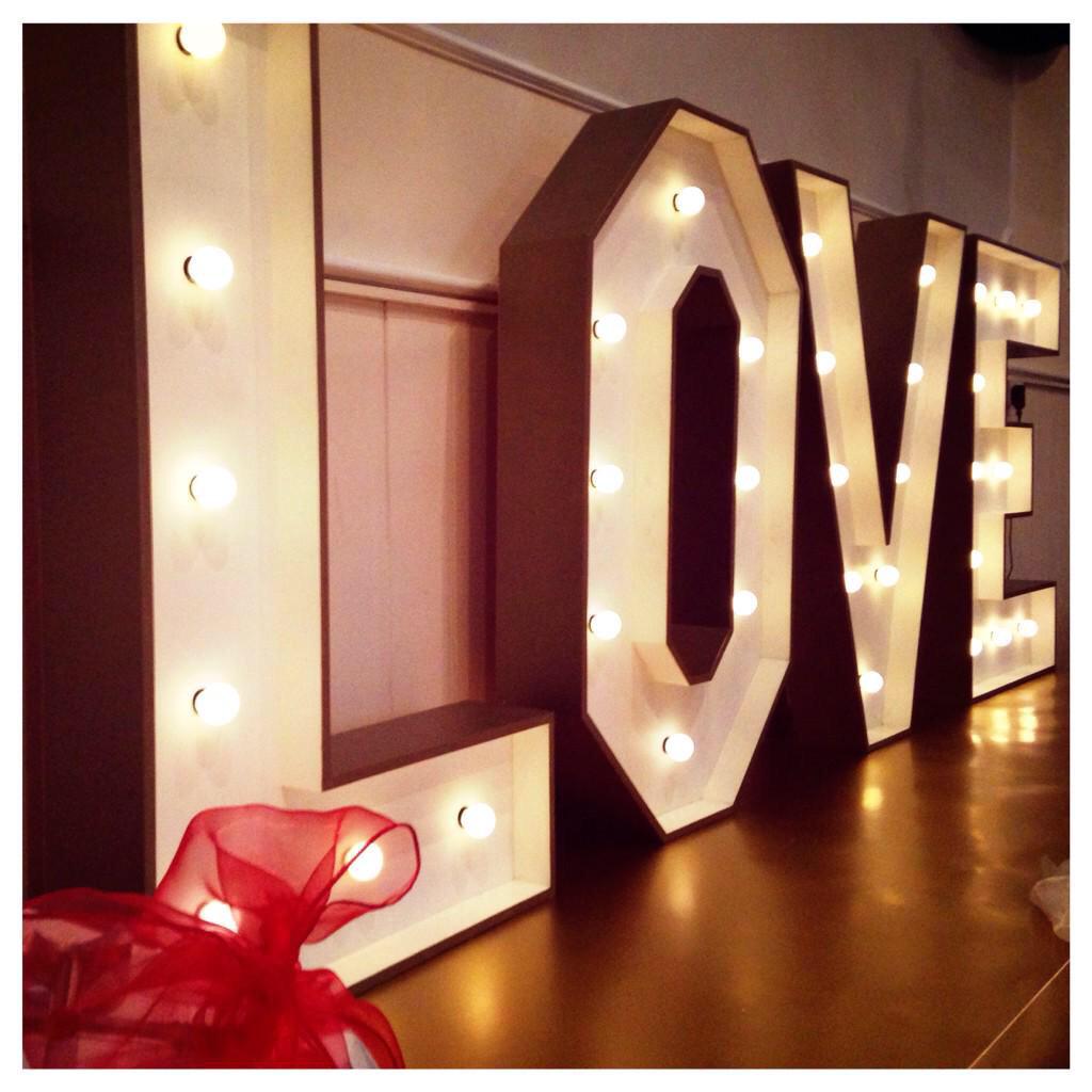 Weddingbootique's tweet photo. Some of our items to hire! #bridehour #LOVE http://t.co/Q5hhmTJW3k