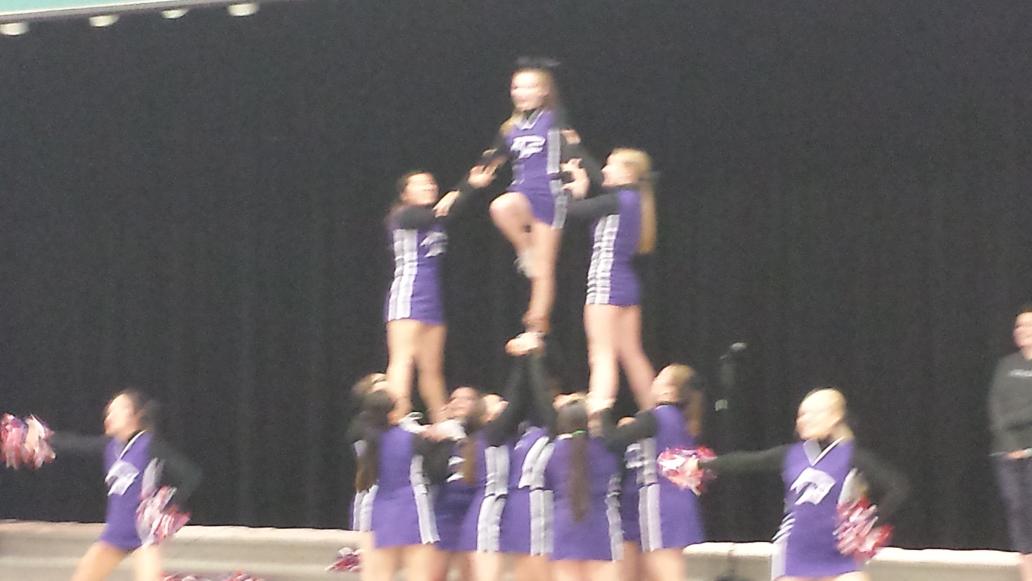 EnglishLanding's tweet photo. Park Hill South cheerleaders get our Eagles ready for the basketball game tonight! #eaglepride http://t.co/VmOa5WjKlj