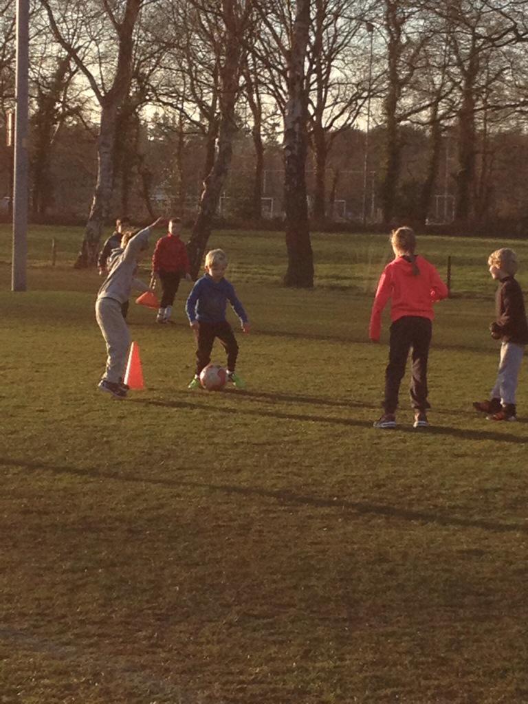 piranha30's tweet photo. Mama trots en genoten!! Heerlijk weer #voetbal #Nout #r.k.s.v.Emos #Enschede http://t.co/KIfEcE2pOZ