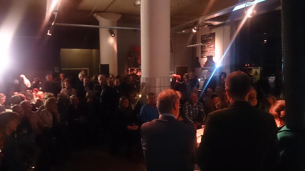 Fransmanders59's tweet photo. @STROOMzutphen @PvdAZutphen vo scholendebat in @HetKoelhuis heeft grote aandacht. http://t.co/PNJRsJwTLz