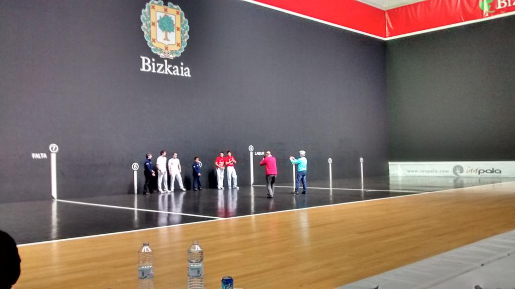 gardoki7's tweet photo. Bizkaia - La Rioja #GRAVNI2015 #PelotaVasca http://t.co/v6EmBsnXJd