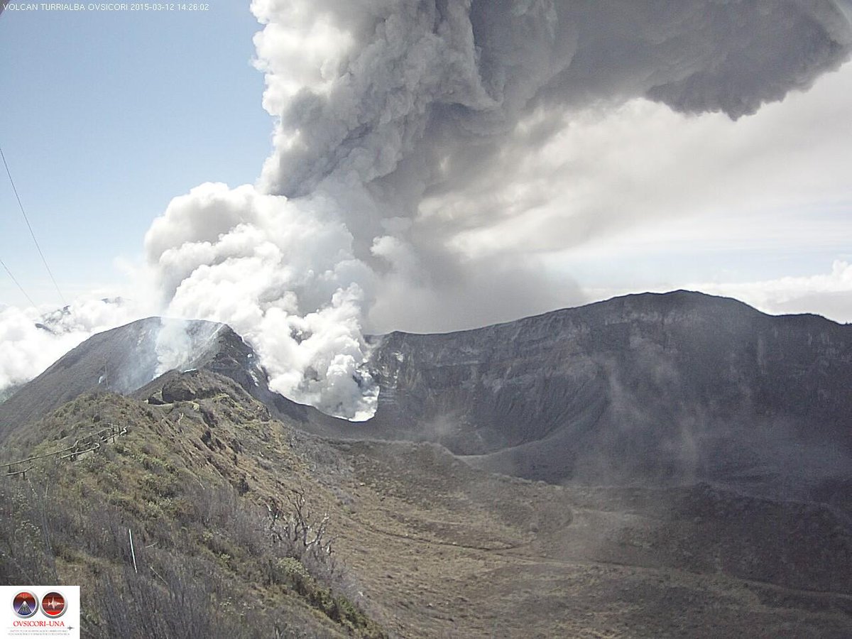 VolcanTurrialba's tweet photo. #VolcánTurrialba 
En vivo de http://t.co/9nYN0UG9I8 
*Fallas de Origen http://t.co/4roj2ZlGHa