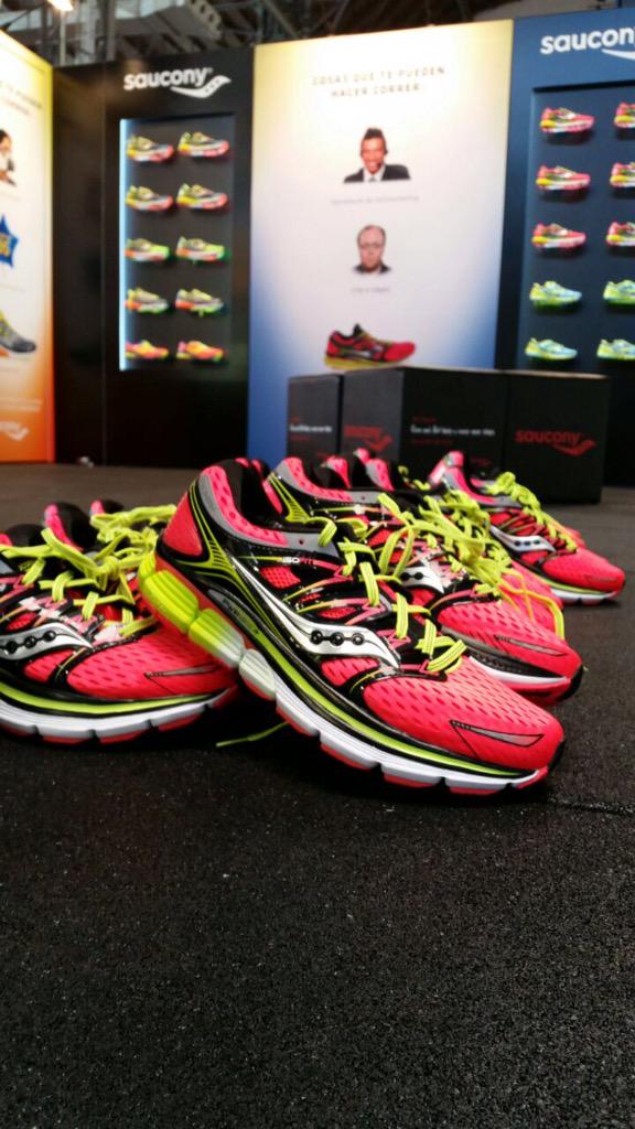 SauconySpain's tweet photo. Estas #TriumphISO están esperando a que las saques a rodar en Exposports Bcn. Infórmate aquí 💪 http://t.co/R605BxPp0V http://t.co/bjBYCBH8SM
