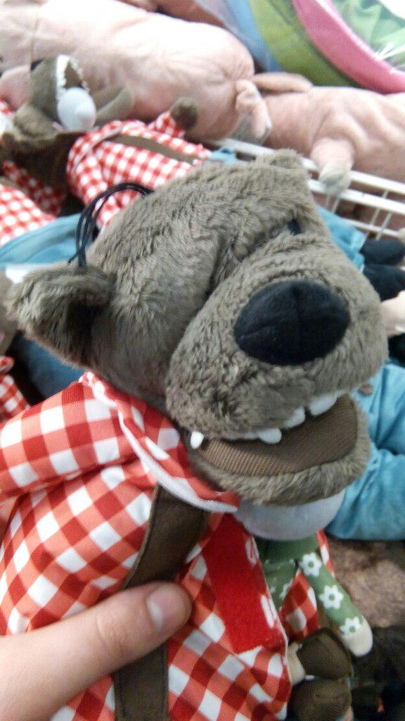 SmellOfSocks's tweet photo. В икее всегда такие эпичные игрушки хД http://t.co/4VWTGkmsDP