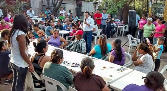 cajeme_news's tweet photo. Convive @FaustinoFelix con vecinos de la col. Esperanza Tiznado- @Armando_Alcala @BaldenebroPRI @Carlos_dice http://t.co/2cQ839jVta
