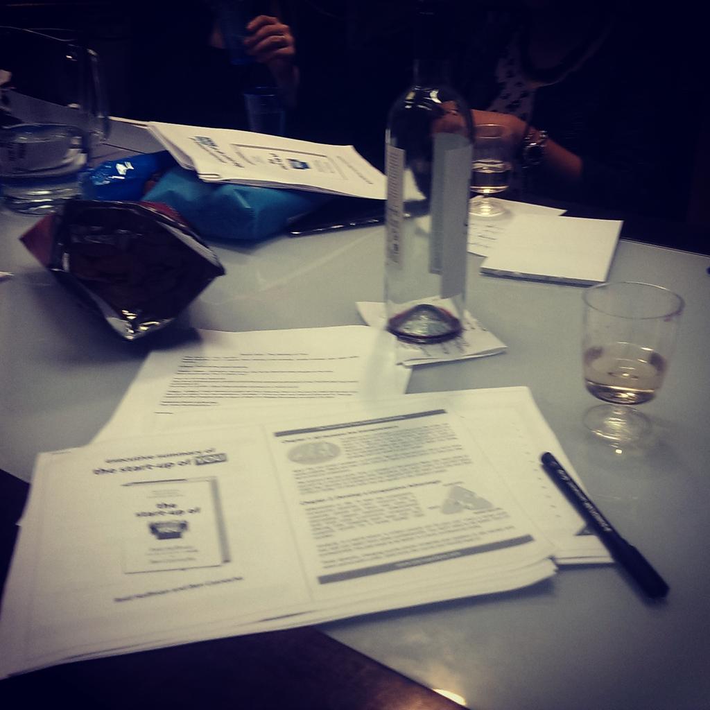 KarolinaRocka's tweet photo. @TheB_BookClub is going well!! #booksandwine @hungrykiwilady @Dane11e @Julia_PR_ http://t.co/LHHRBpVKiI