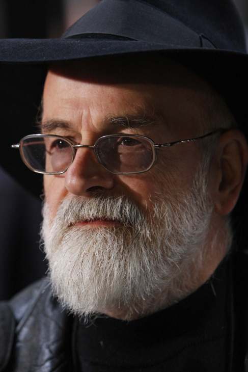 Y Terry Pratchett cogió por el brazo a La Muerte... mun.do/1MwzIN2 Por <a href="/cfresneda1/">carlos fresneda</a> (Foto: Reuters) #Discworld