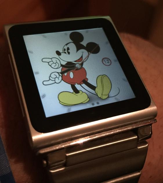 Der_Medienwart's tweet image. #MickeyMouse Uhr, 8Gb, #Edelstahl-Gliederarmband, #30PinConnector, #2012, gefühlt sooo #1998, ca. #180€