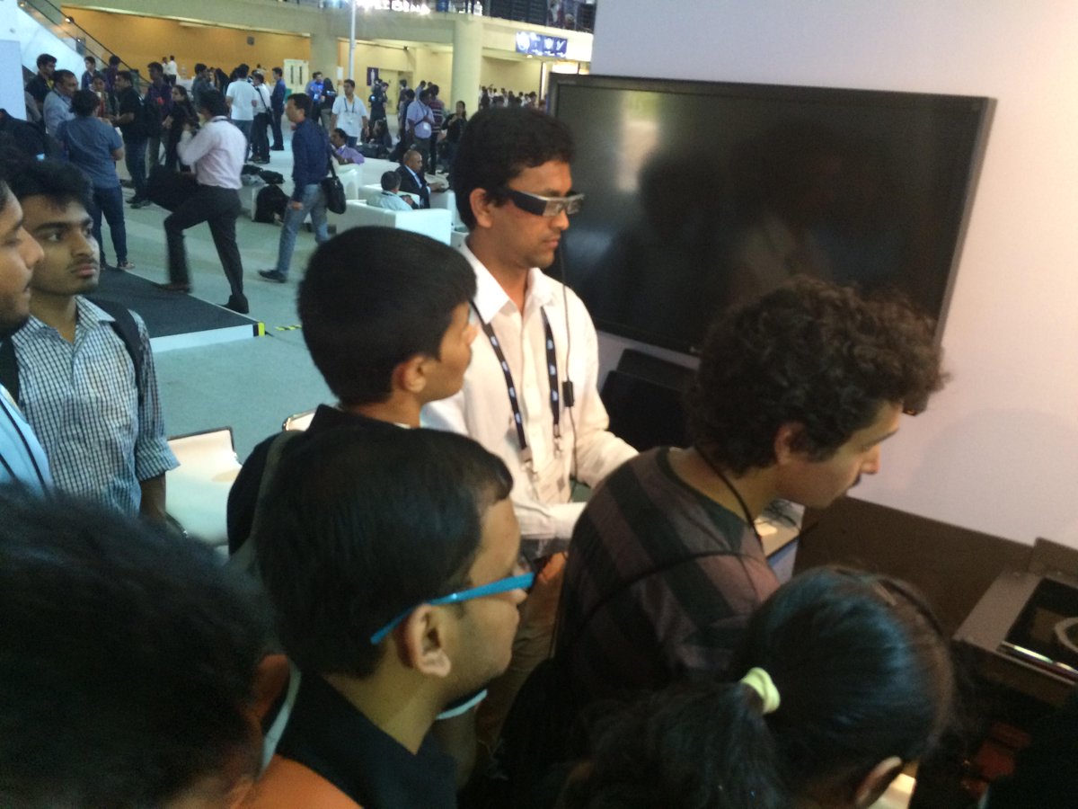 rosenbergann's tweet photo. Students love #Makers #meetUps @SAP_UA #SAPtd @Techniversity http://t.co/Oqubet1940
