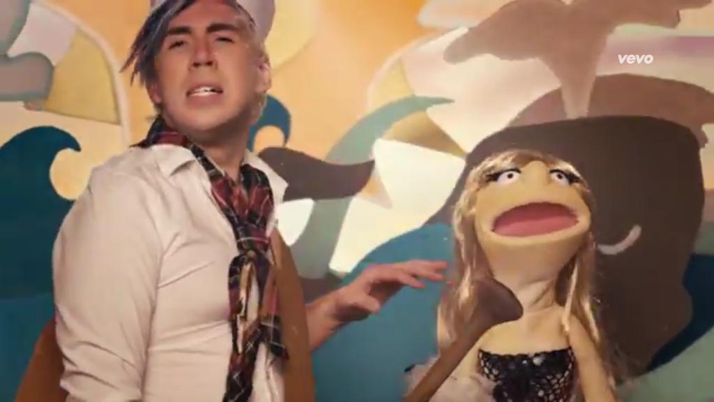 rowan_d_t's tweet photo. @JoshRamsay feeling badass after his epic puppet kiss! @mtrench @MattWebbMT #HTTZVideo http://t.co/MRNeW14bK8
