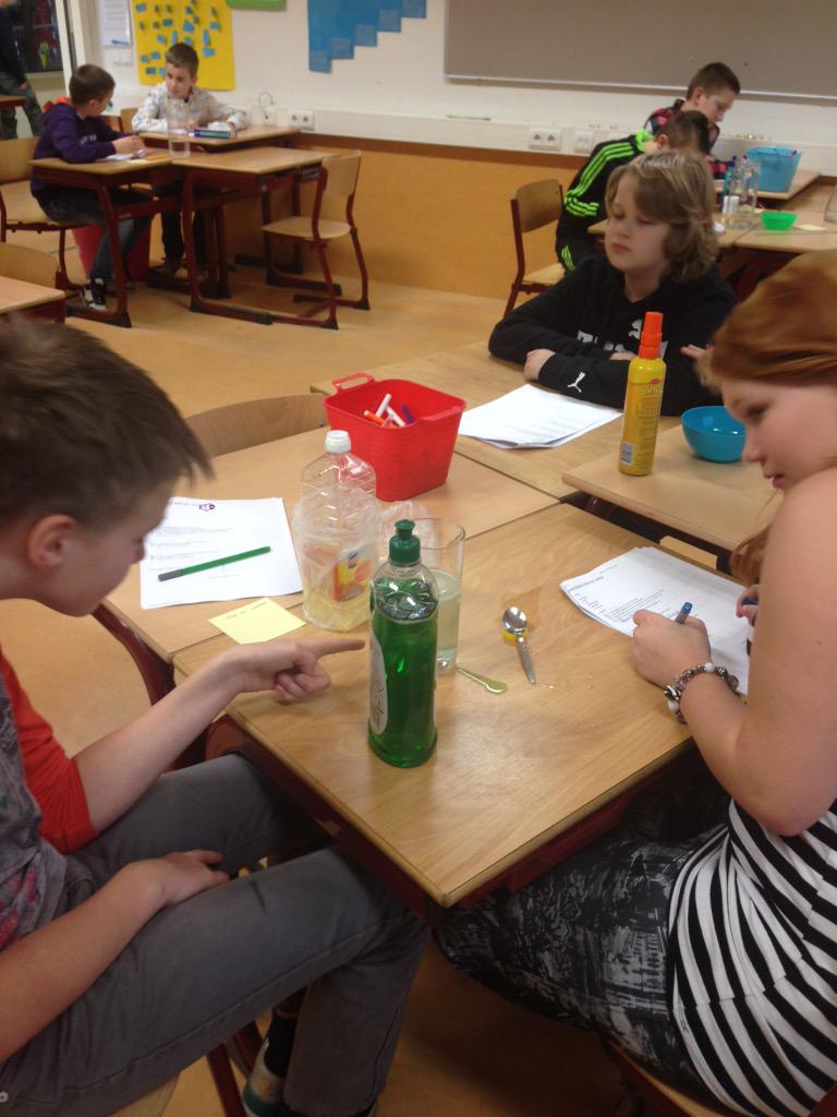 OBSApollo1's tweet photo. Groep 6 vanochtend proefjes van #ikeethetbeter bedankt #albertheijn en vanmiddag gr 6t/m 8 techniek proefjes. http://t.co/N4GkJnPAsP