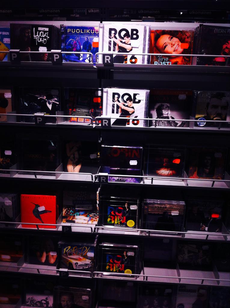 Beliebergiirl99's tweet photo. A ton of Robin CDs!! โค๐ถ Just 3 days until #RobinsCircusConcert http://t.co/IyB9lJveIb