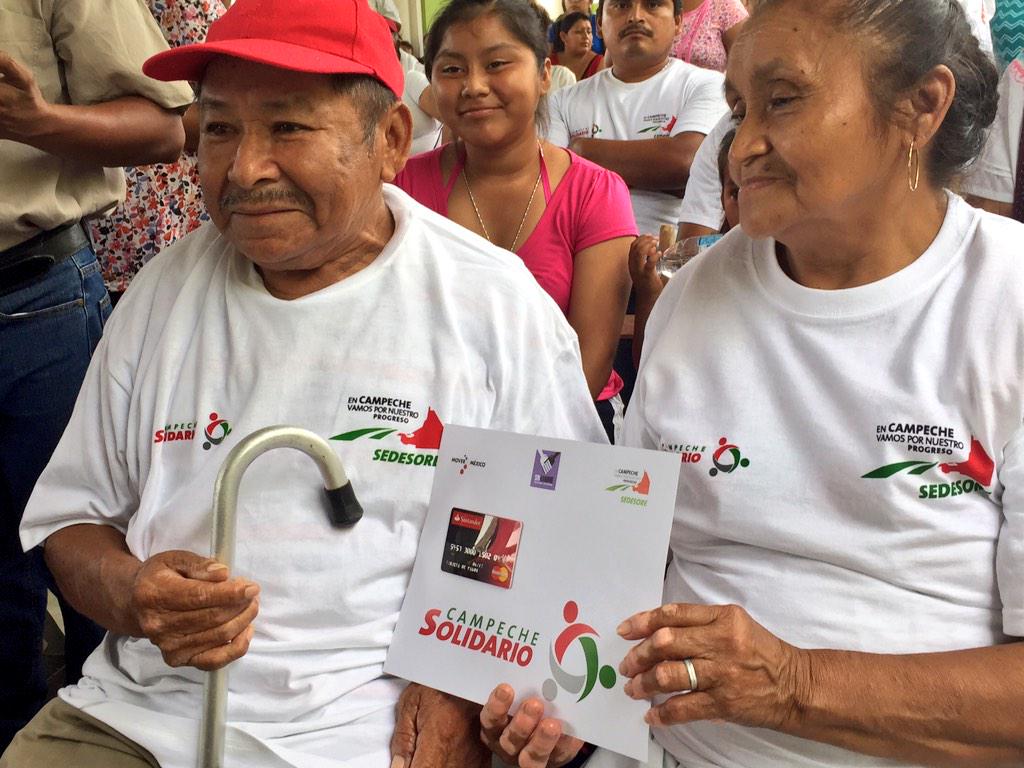 micksunarylee's tweet photo. En #Hecelchakán @ferortegab entrega recursos de los #ProgramasSolidarios por $782,000 @SEDESORE @RicardoOcampoF http://t.co/ascxTYSvp3