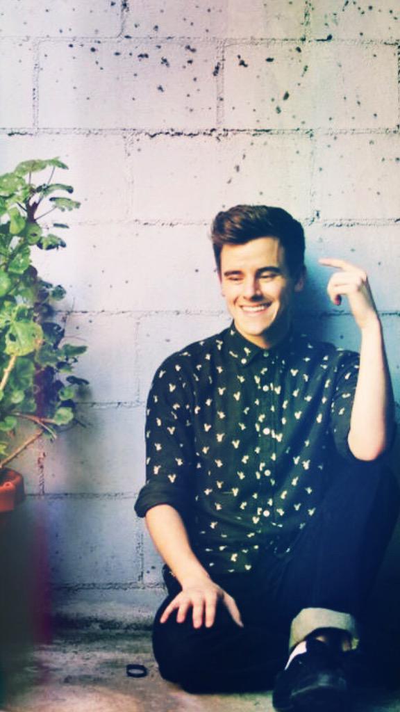 TronlerForLife's tweet photo. Follow for more lockscreens!! #tronler #troyler #tronnor #conler #ConnorFrantaBook #ConnorFranta #tyleroakleymeetup http://t.co/oXRnY1vlXn