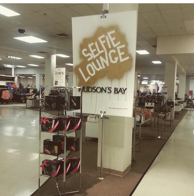 GradPromParty's tweet image. Who doesn't like taking selfies? #GPP2015