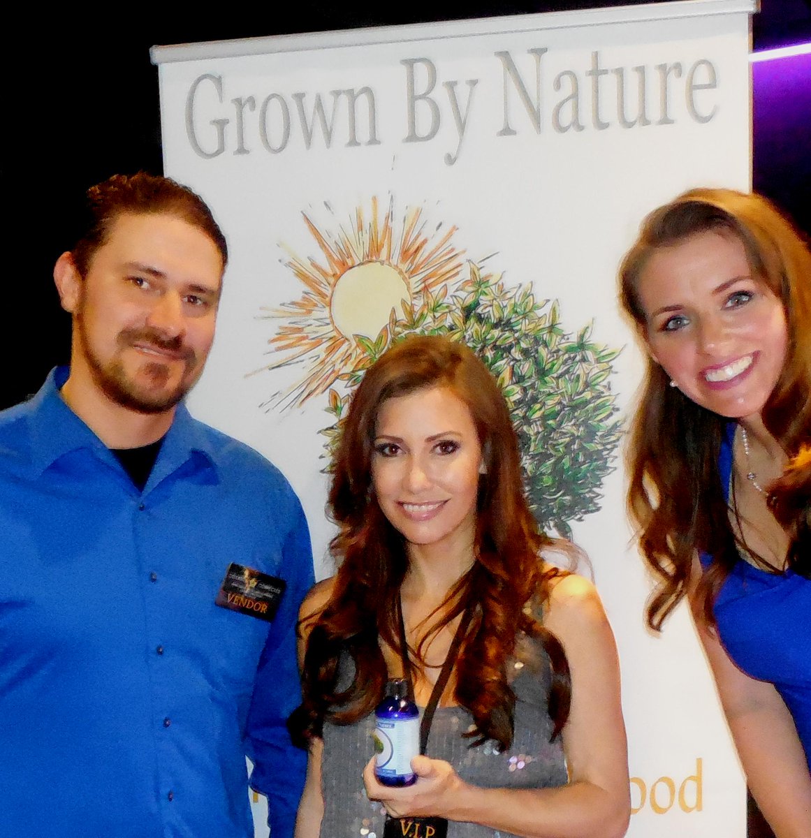 GrownByNature's tweet photo. @TawnyAmberYoung @JasonDerkevics #CelebrityConnected Pleasure to meet you! #ReadTheLabel #TruthAboutSupplements http://t.co/87jCFp4SlM