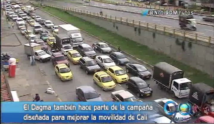 Noti90Minutos's tweet photo. #CaliCo: 'Llévame', la invitación a que compartas tu carro para reducir trancones en Cali: http://t.co/daoMmIL4wS http://t.co/Ndv4GXesek
